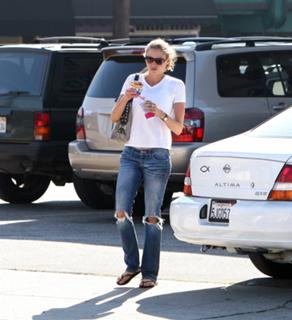 Estella Warren feet photo thumbnail