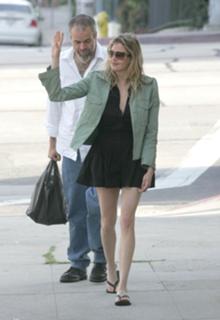 Estella Warren feet photo thumbnail