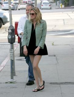 Estella Warren feet photo thumbnail