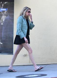 Estella Warren feet photo thumbnail