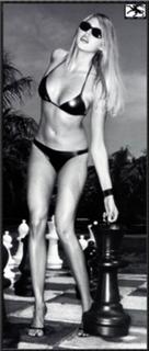 Estella Warren feet photo thumbnail