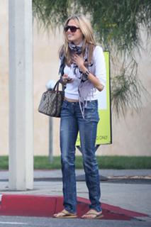 Estella Warren feet photo thumbnail