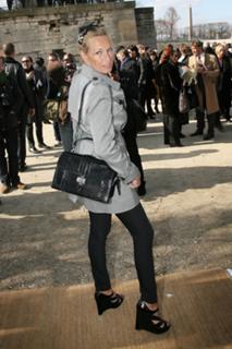 Estelle Lefébure feet photo 11