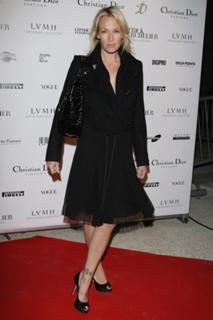 Estelle Lefébure feet photo 9