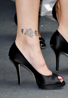 Estelle Lefébure feet photo 6