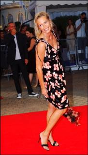 Estelle Lefébure feet photo 2