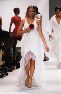 Estelle Lefébure feet photo 1