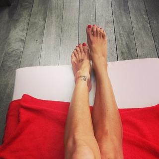 Estelle Lefébure feet photo 7