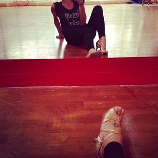 Estelle Lefébure feet photo 3