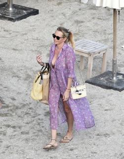 Estelle Lefébure feet photo 10