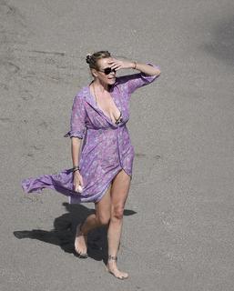 Estelle Lefébure feet photo 9