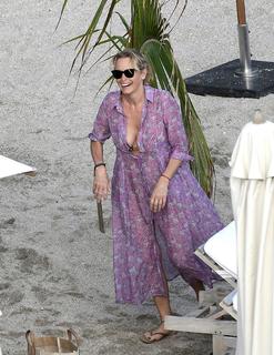Estelle Lefébure feet photo 8