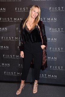 Estelle Lefébure feet photo 3