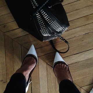 Estelle Lefébure feet photo 15