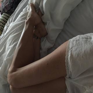 Estelle Lefébure feet photo 6