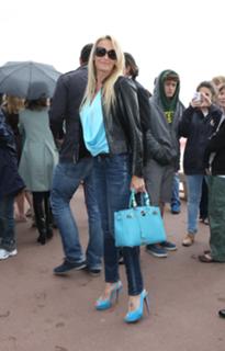 Estelle Lefébure feet photo 17