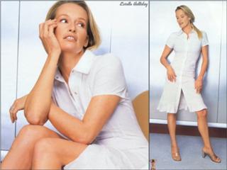 Estelle Lefébure feet photo 14