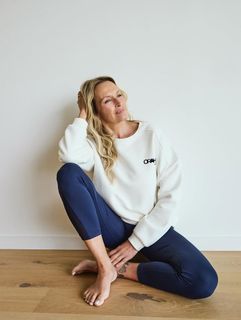 Estelle Lefébure feet photo 12