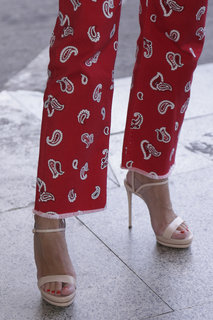 Ester Expósito feet photo thumbnail