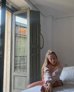 Ester Expósito feet photo thumbnail