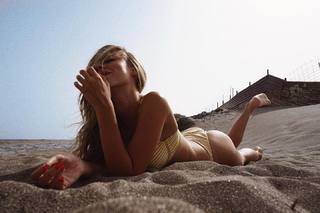 Ester Expósito feet photo thumbnail