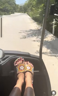 Ester Expósito feet photo thumbnail