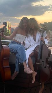 Ester Expósito feet photo thumbnail