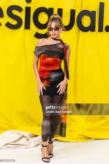 Ester Expósito feet photo thumbnail