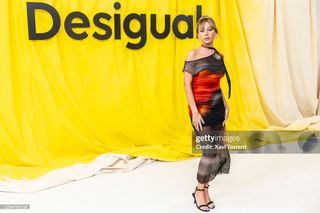 Ester Expósito feet photo thumbnail