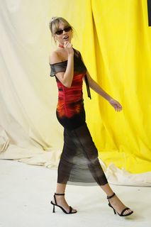 Ester Expósito feet photo thumbnail