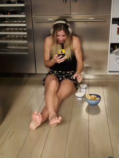 Ester Ledecká feet photo 5