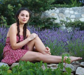 Esther Abrami feet photo 2