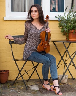 Esther Abrami feet photo 3