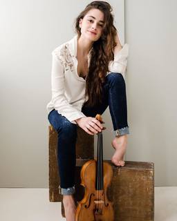 Esther Abrami feet photo 2