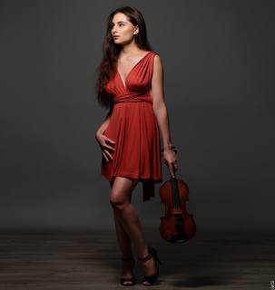 Esther Abrami feet photo 7