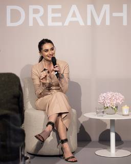 Esther Abrami feet photo 5