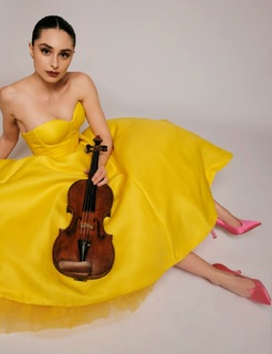 Esther Abrami feet photo 1