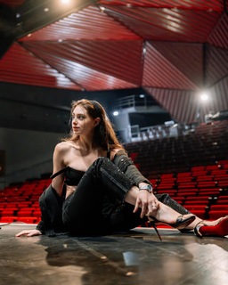 Esther Abrami feet photo 15