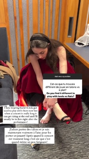 Esther Abrami feet photo 4