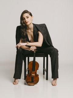 Esther Abrami feet photo 3