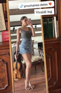 Esther Abrami feet photo 4