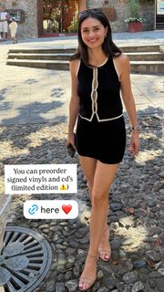Esther Abrami feet photo 10