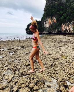 Esther Acebo feet photo thumbnail