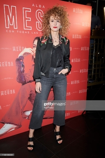 Esther Acebo feet photo thumbnail