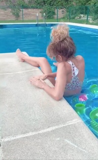 Esther Acebo feet photo thumbnail