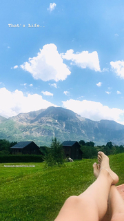 Esther Acebo feet photo thumbnail