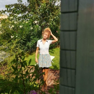 Esther Acebo feet photo thumbnail