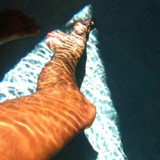 Esther Anderson feet photo 3