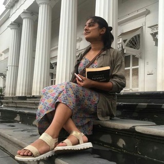 Esther Anil feet photo 2