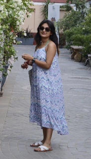 Esther Anil feet photo 5
